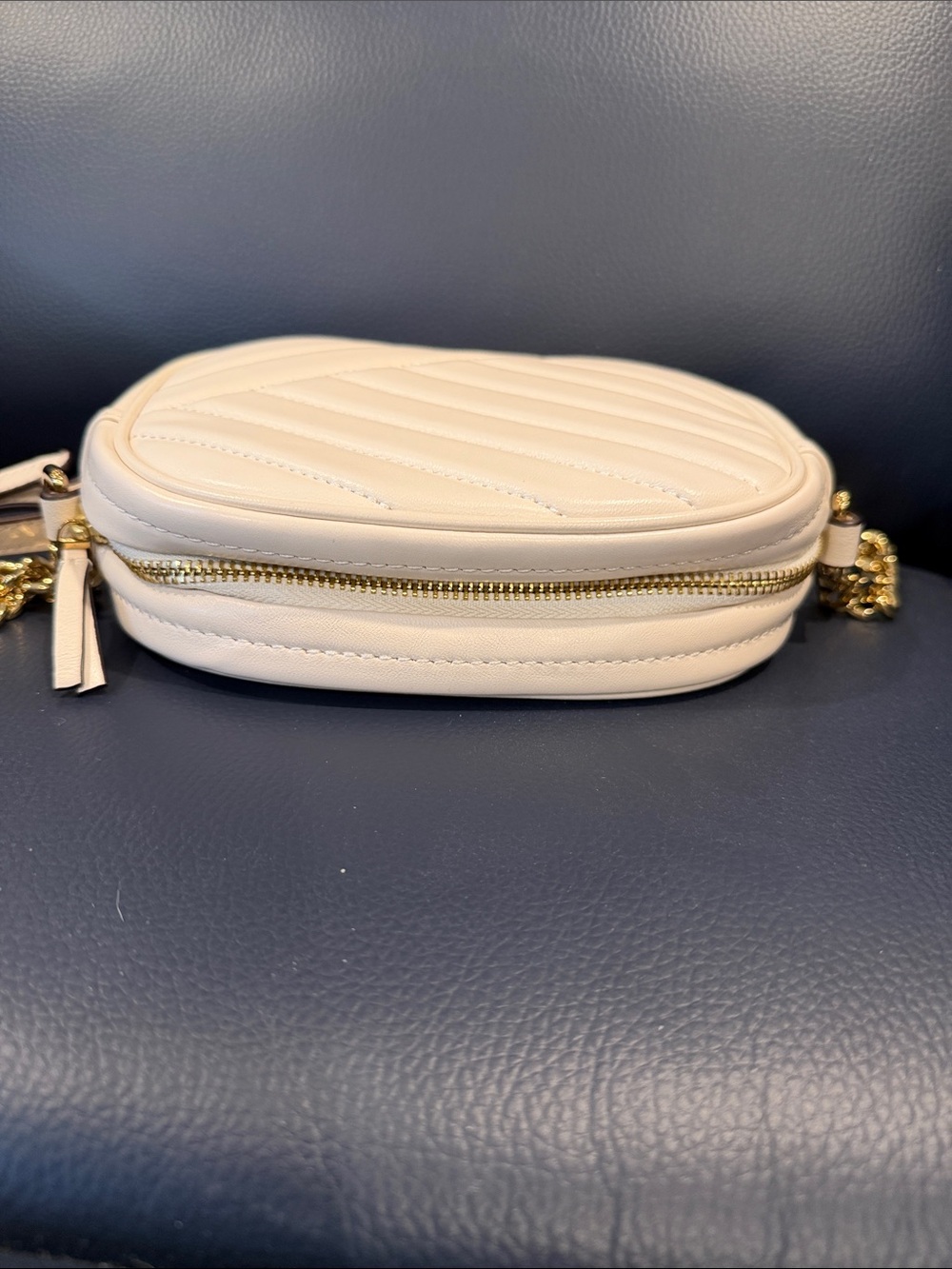 Tory Burch KIRA CHEVRON CAMERA BAG. Like New! - Picture 5 of 11